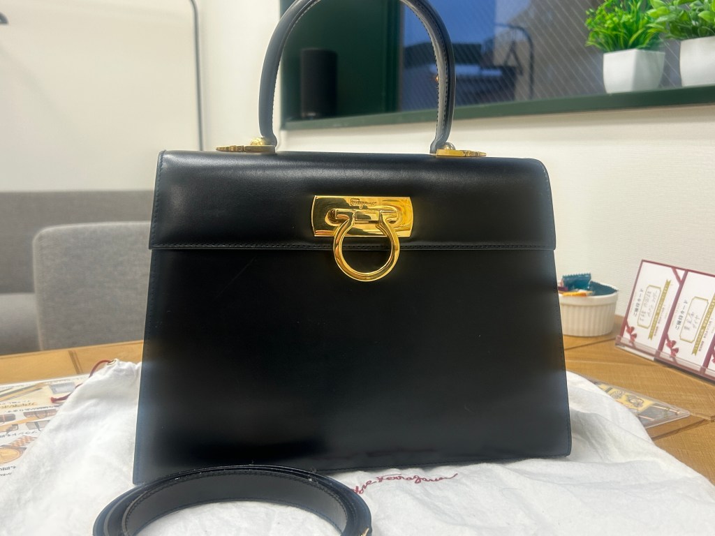 ★ブランドバッグ買取 ボロボロ・ベタつき・カビでもOK！★買取店ニコエコ ★上板橋南口から徒歩5分　川越街道沿いです