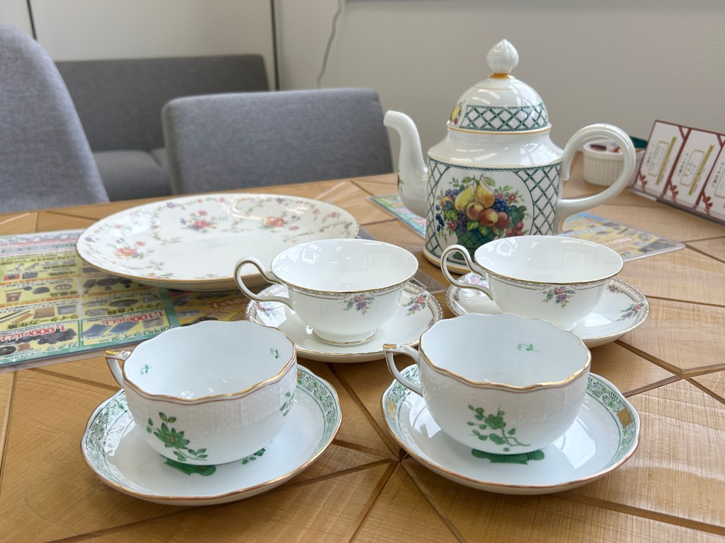 ★ブランド食器買取★買取店ニコエコがご売却のお手伝いします！★買取店ニコエコ ★上板橋南口から徒歩5分　川越街道沿いです